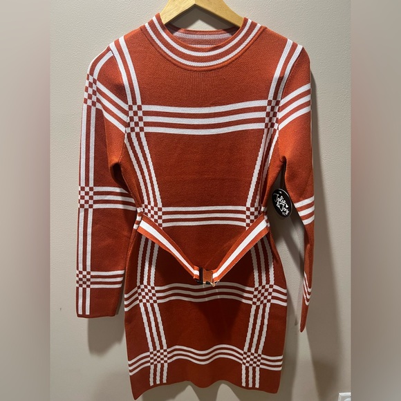 Elegant Rust Plaid Long Sleeve Dress - Picture 2 of 5